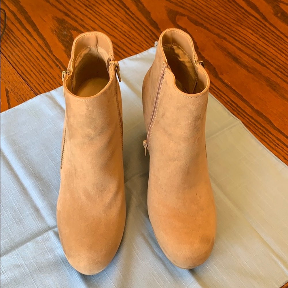 Just Fabulous Wedge Booties Size 8